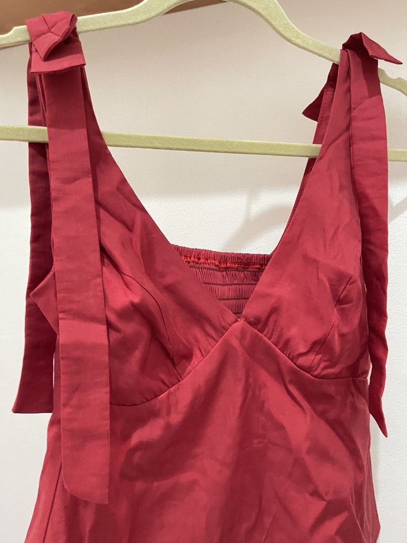 Red Sleeveless V-Top with Ribbon (Category: Blouses) located in Taguig. Submitted by destashph_ (Listing ID 1430099680, Image 3). Description: .