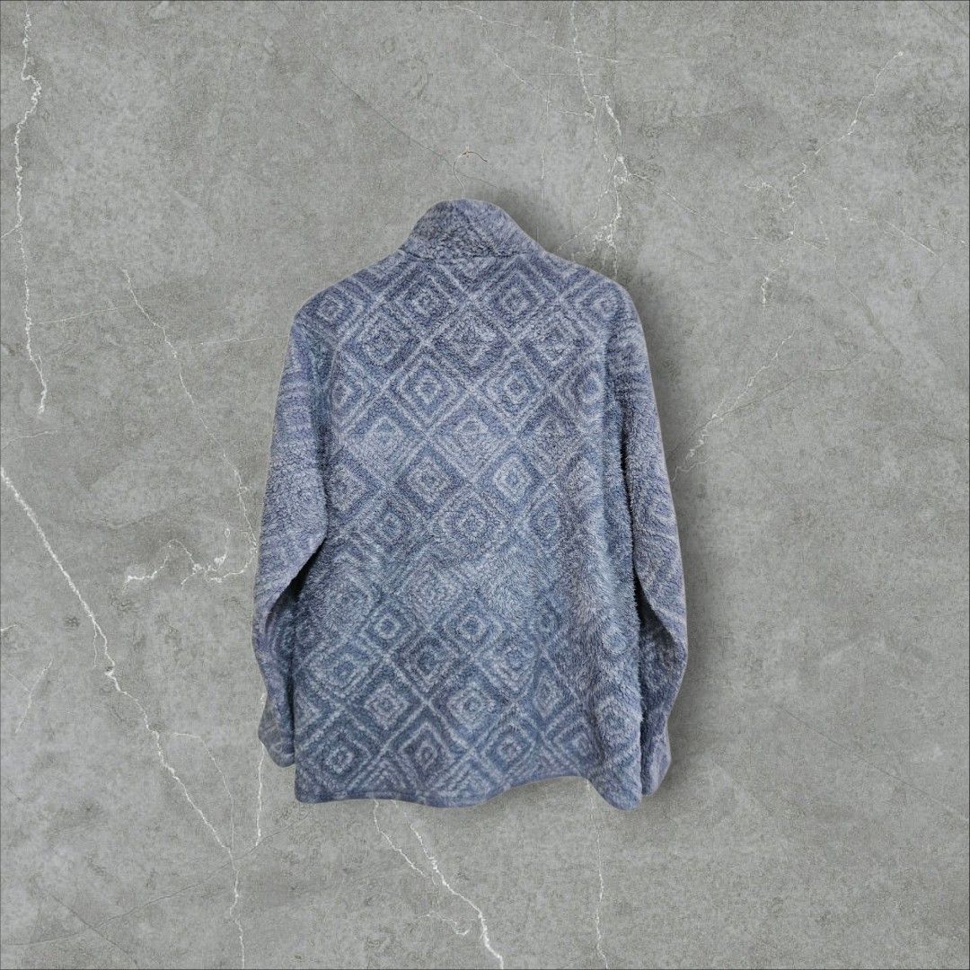 Ripcurl aop fleece jacket (Category: Coats, Jackets and Outerwear) located in Baguio. Submitted by fadexquisite (Listing ID 1430140583, Image 2). Description: Ripcurl fleece jacket Med fits large 28x23 Excellent condition 600 plus ship fee.