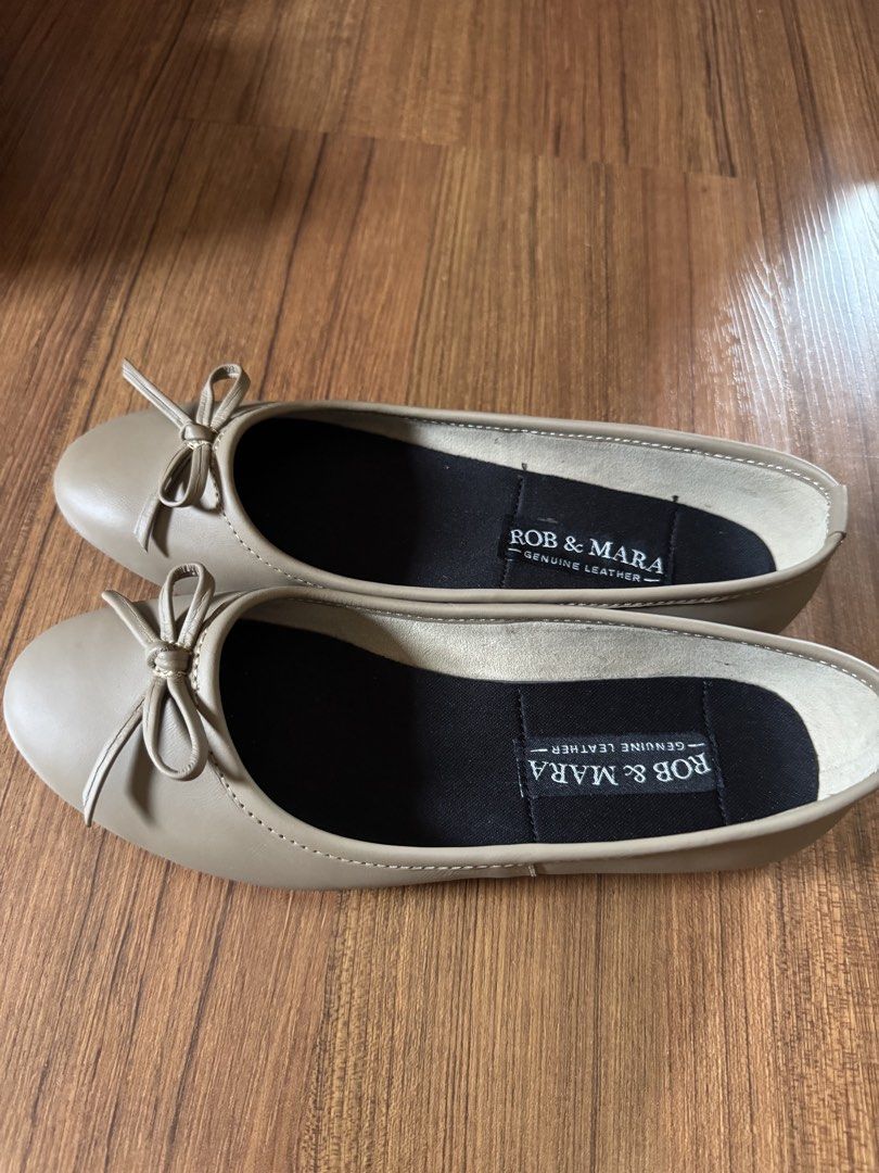 Rob & Mara ballet flats- Bella in beige (Category: Flats & Sandals) located in Bacoor. Submitted by mlgon1 (Listing ID 1430050815, Image 2). Description: Brand new Rob and Mara ballet flats in beige. Please see pics for size guide. Original price 1,880 RFS: Too big.