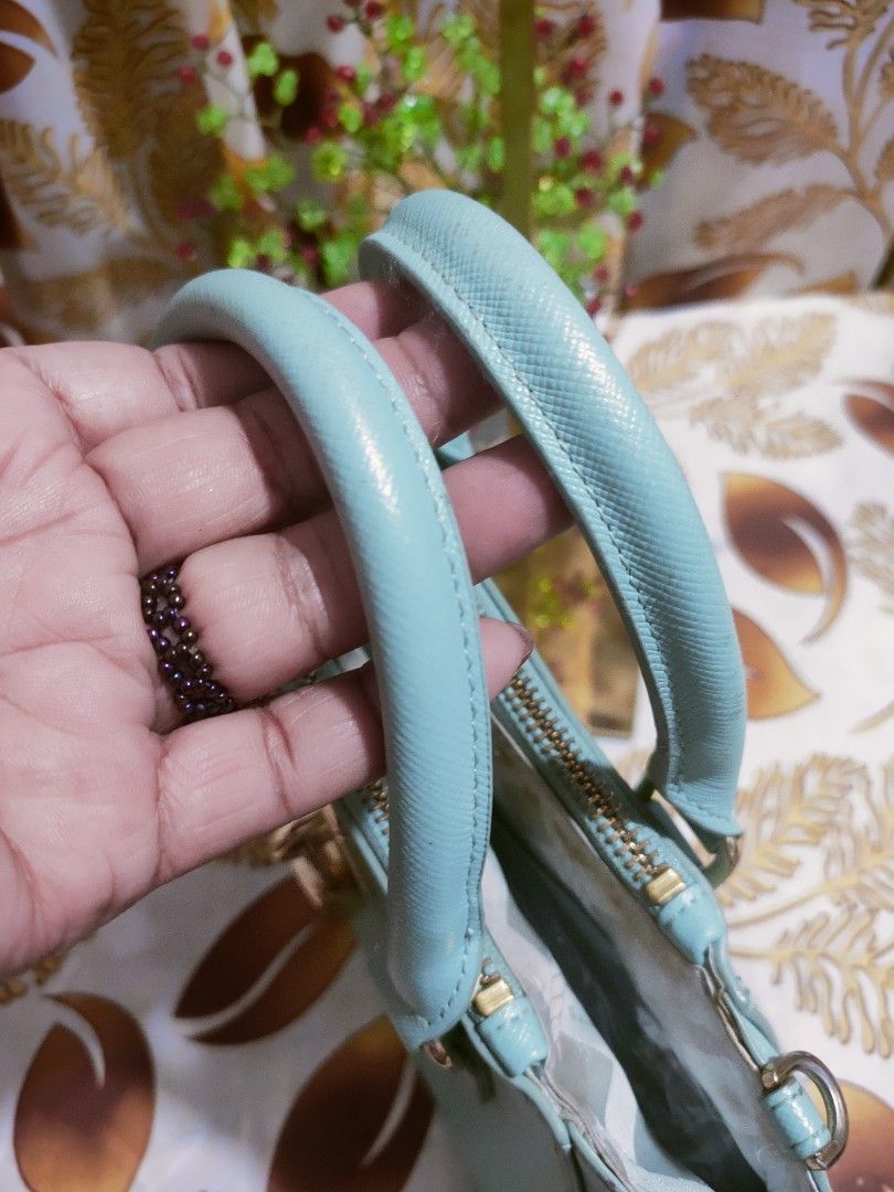 Samantha thabasa (Category: Luxury Bags & Wallets) located in Digos. Submitted by MarieBags (Listing ID 1430110014, Image 3). Description: like new condition, ykk zip with itikita, missing sling but can provide chain sling(kade spade).