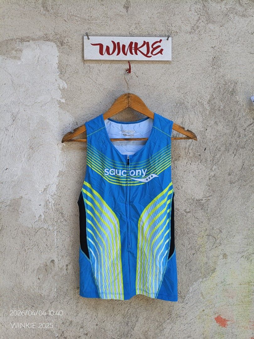 Saucony Triathlon Vest - Mens Medium (Category: Activewear) located in Buenavista. Submitted by lairdmixitems (Listing ID 1430214255, Image 1). Description: SAUCONY TRIATHLON RACE VEST WITH 2 BACK POCKETS MENS MEDIUM LIKE NEW CONDITION NO ISSUE.