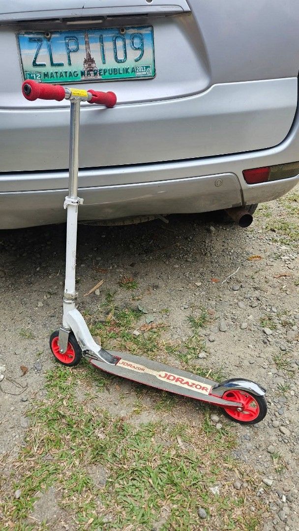 SCOOTER (Category: Skates, Rollerblades & Scooters) located in Sablan. Submitted by gongonshelley12 (Listing ID 1430049637, Image 3). Description: JD RAZOR KICK SCOOTER SUPER SALE!!! 1,500 ONLY!!! SIGURADONG MAG-ENJOY MGA ANAK NYO DITO LALO NA NGAYONG SUMMER SOBRANG GANDA NG QUALITY, HEAVY DUTY MAHAL NITO ONLINE NASA 4,000 DIN KUNIN NIYO TO JACKPOT PRICE EXCELLENT CONDITION PA TO, MAKAPAL MGA GULONG.