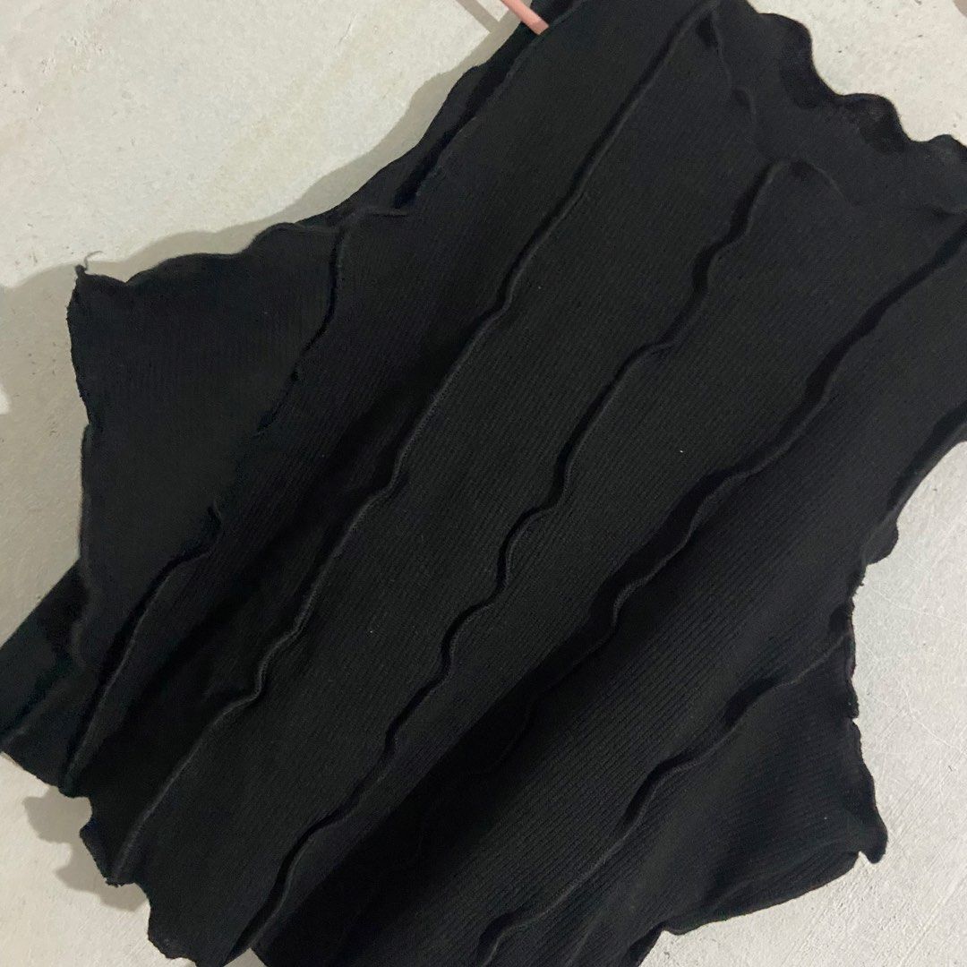 Shein Black Ribbed Crop Top (Category: Sleeveless) located in Iligan City. Submitted by dddbq (Listing ID 1430198236, Image 2). Description: .