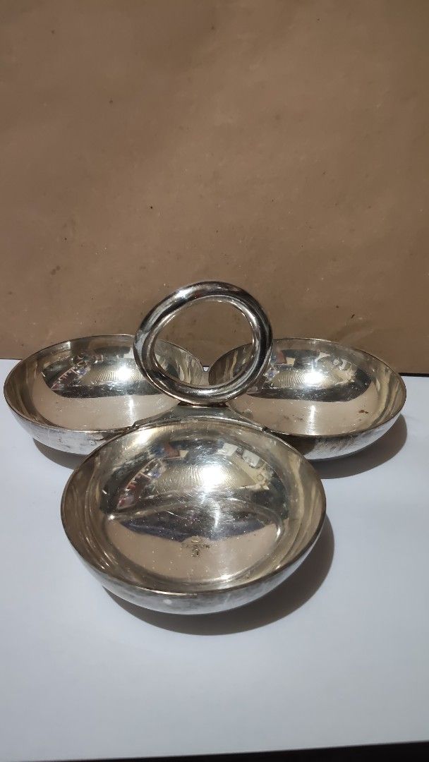 Silver Plated Serving Dish (Category: Dinnerware & Cutlery) located in Manila. Submitted by lalalatcartel (Listing ID 1430172065, Image 2). Description: Cristofle Vertigo three part snack dish 7,000 php.