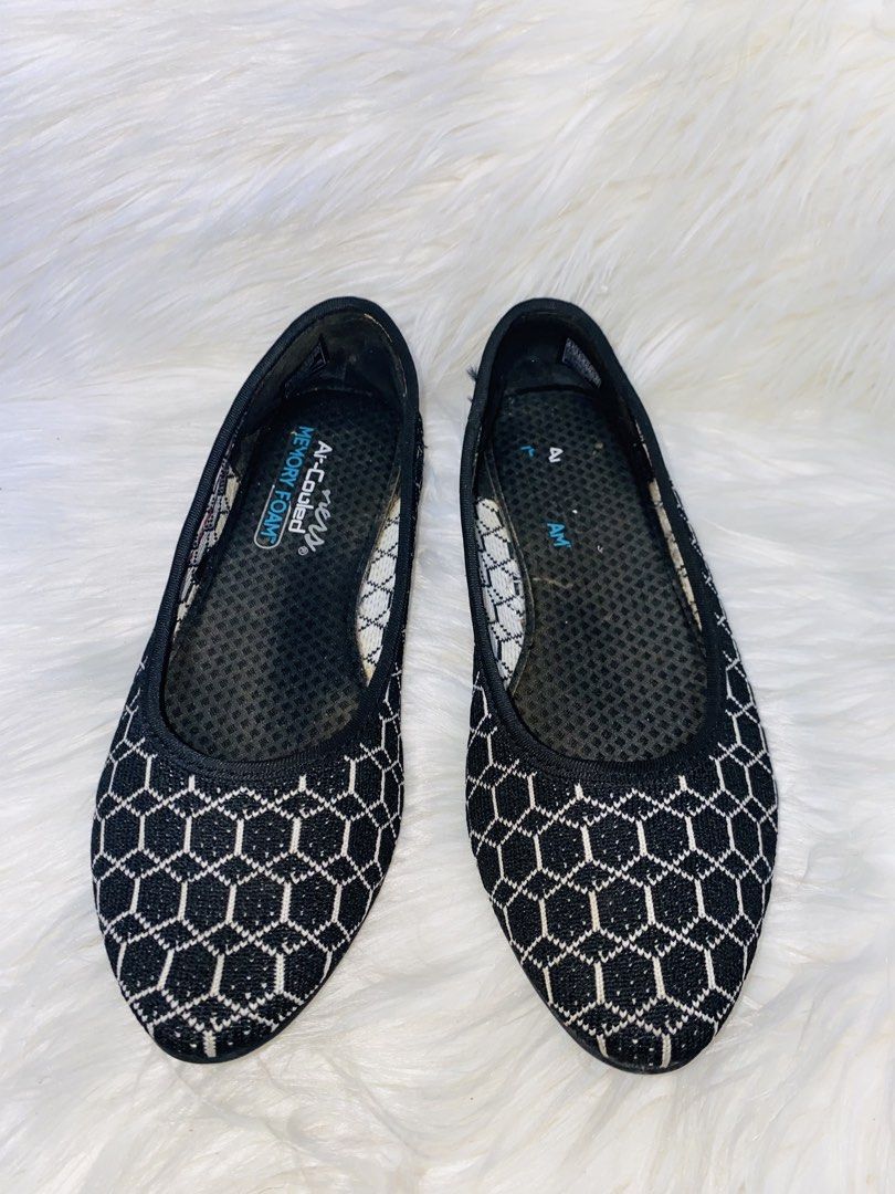 Skechers Arch Fit Memory Foam Flats (Category: Flats & Sandals) located in Manila. Submitted by therevivalthriftph (Listing ID 1430161650, Image 1). Description: THRIFT SHOES FROM US 🇺🇸 Unli vc for details and assurance LALAMOVE ,LBC or pick up Valenzuela city Pls Follow and like our page Fb page : The revival thrift.