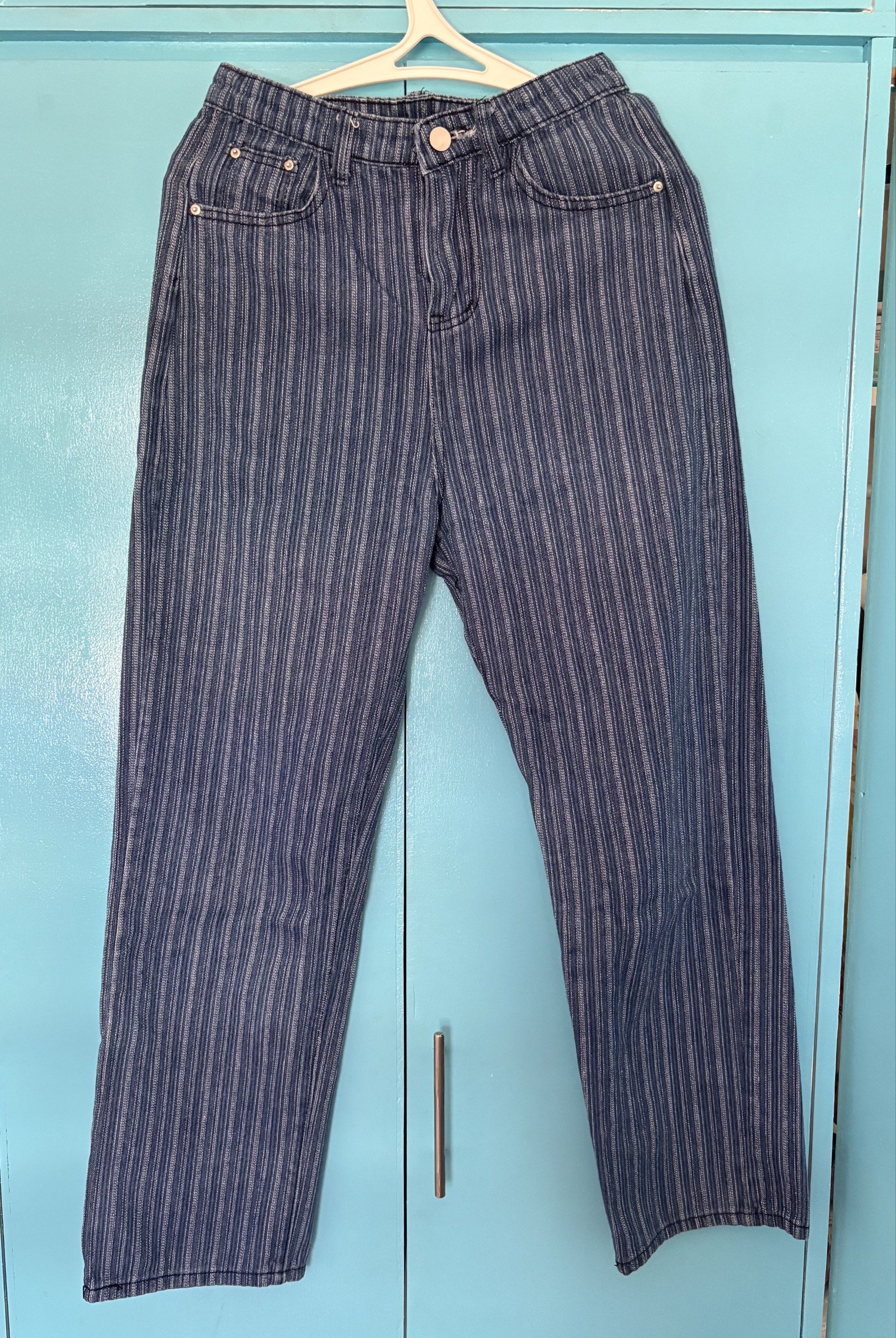 Striped Denim Straight Jeans (Category: Jeans) located in Taytay. Submitted by oreomatcha (Listing ID 1430076191, Image 1). Description: waistline:26 length:40 inches No back pockets Issue- big opening sa button (see pic).