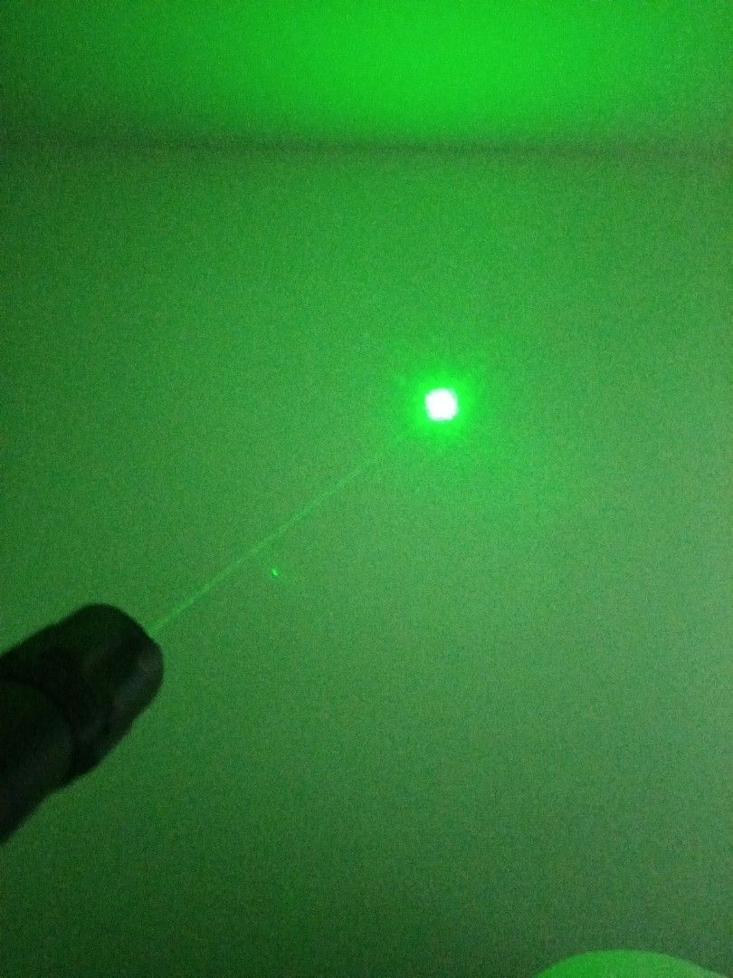 Strong laser pointer (Category: Projectors) located in Singapore. Submitted by cihong354 (Listing ID 1430031975, Image 2). Description: - Strong laser pointer - Sleek design - Easy to handle - Ready to use bought this for $125 dollars now I don't need this so I'm letting go for cheaper .
