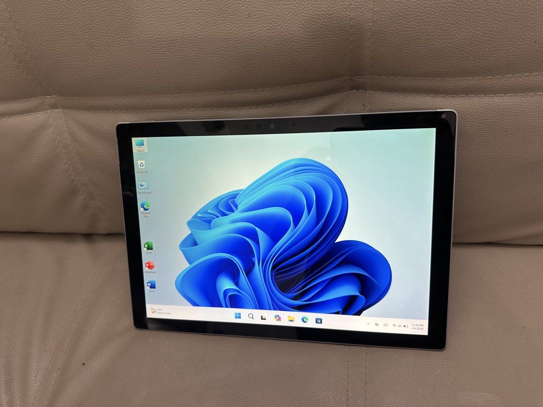 Surface Pro420608958247751681