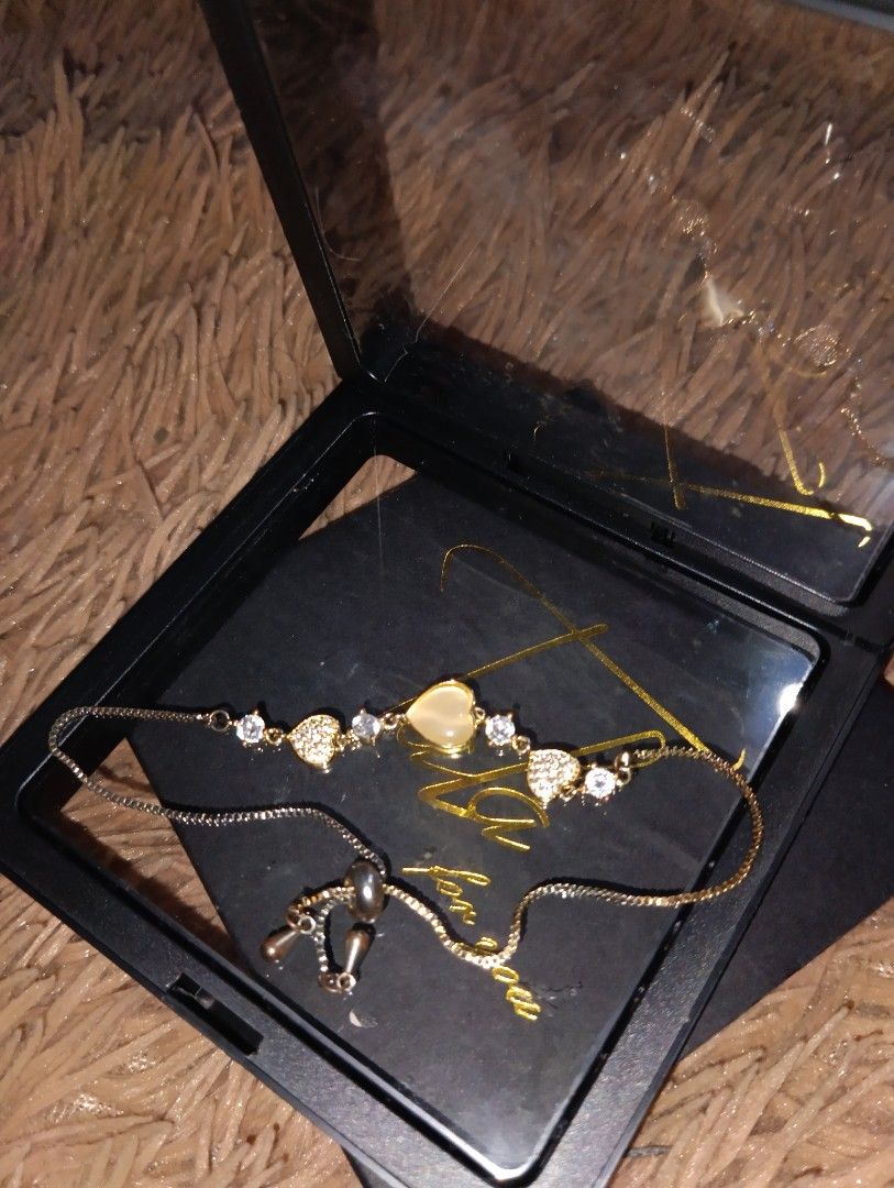 Tala By Kyla (Category: Bracelets) located in Caloocan City. Submitted by icynom (Listing ID 1430124785, Image 2). Description: RFS - hindi na nagagamit slight tarnish na and kasama na box Marilao Loc No COD Shipping - shoulder ni Buyer Mode of Payment Gcash.