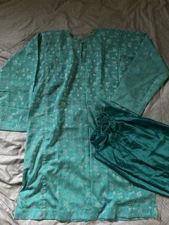 (Category: ) located in . Submitted by sigthriftpreloved (Listing ID 1430124600, Image 1). Description: .