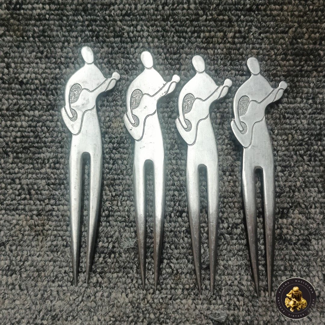 Technics Musical Instrument Cocktail Forks Set (Category: Dinnerware & Cutlery) located in Meycauayan. Submitted by ka_luma (Listing ID 1430043707, Image 3). Description: Set of cocktail forks featuring musical instrument designs. The set includes forks with guitar and saxophone player figures. These forks are made of a silver-colored metal. Perfect for adding a touch of music to your gatherings..