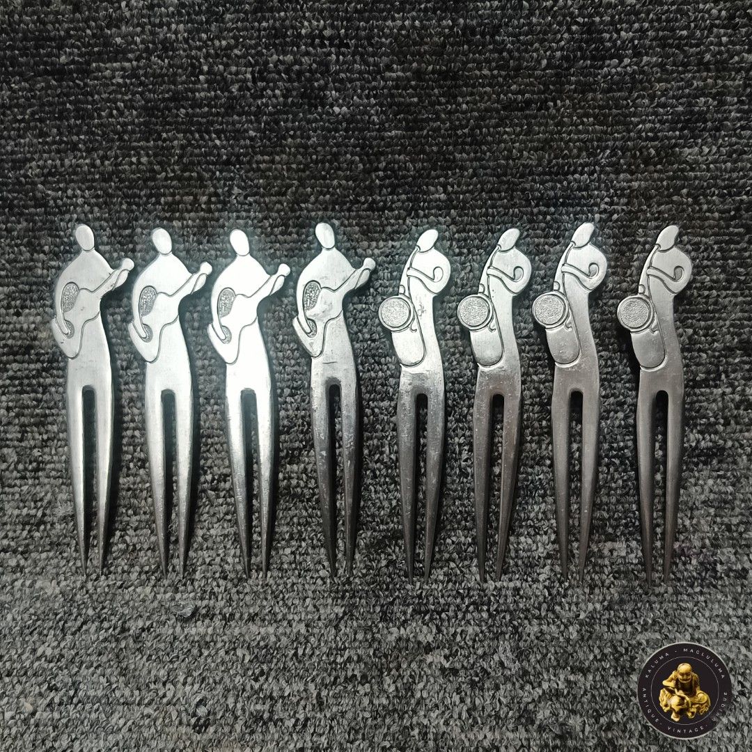 Technics Musical Instrument Cocktail Forks Set (Category: Dinnerware & Cutlery) located in Meycauayan. Submitted by ka_luma (Listing ID 1430043707, Image 1). Description: Set of cocktail forks featuring musical instrument designs. The set includes forks with guitar and saxophone player figures. These forks are made of a silver-colored metal. Perfect for adding a touch of music to your gatherings..