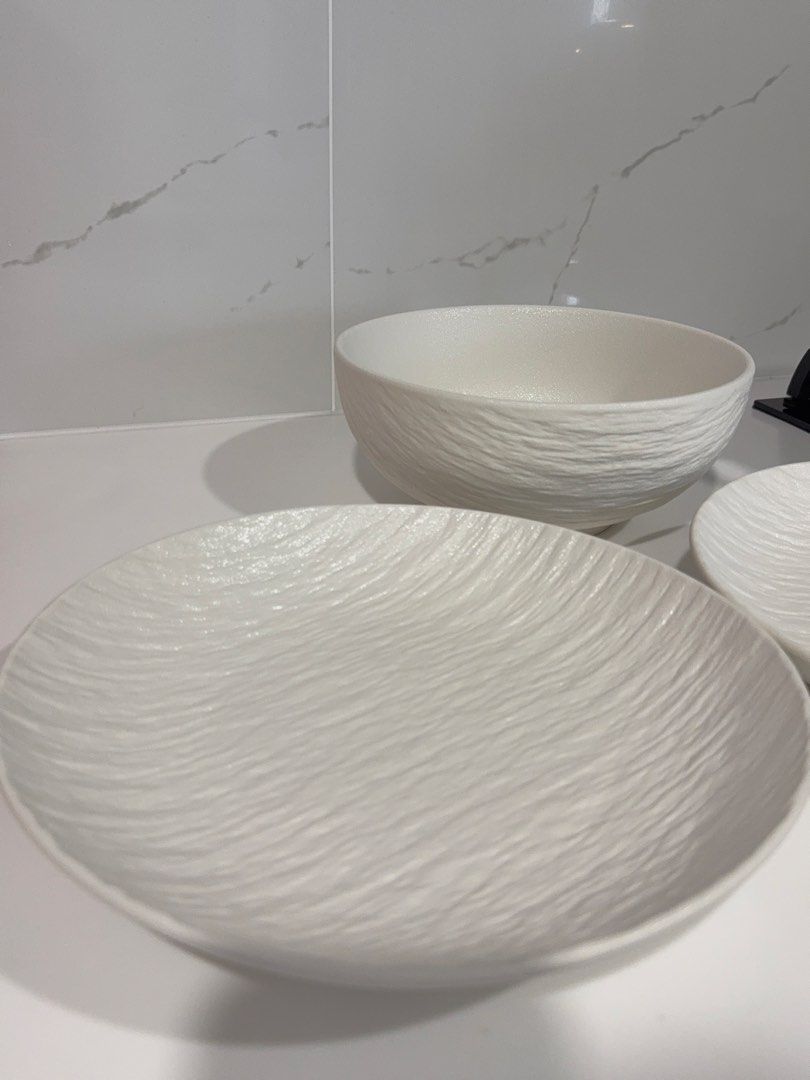 Textured White Ceramic Dinnerware Set446503892781649921