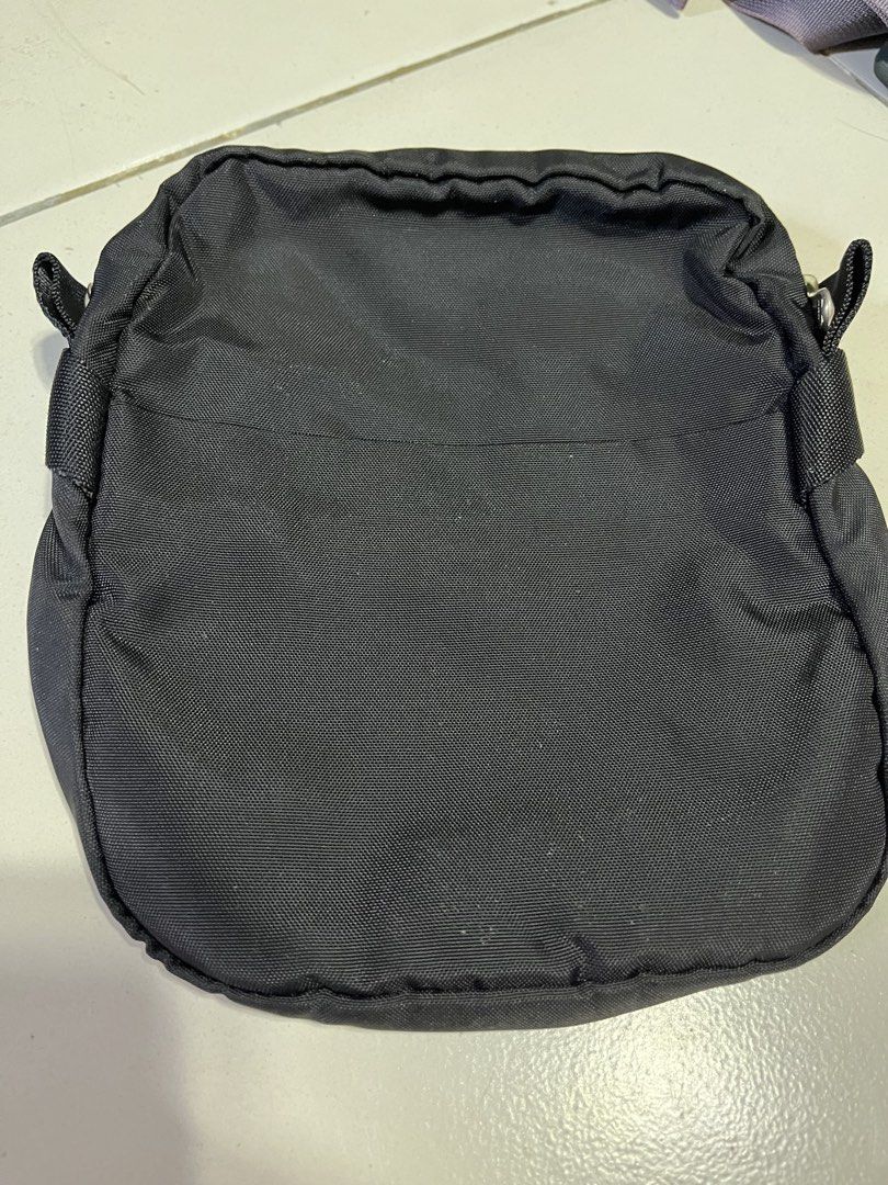 The North Face Convertible Shoulder Bag Black (Category: Sling Bags) located in Valenzuela. Submitted by jffrymnd (Listing ID 1430072579, Image 2). Description: Used a few times and was kept in storage since then RFS - decluttering.