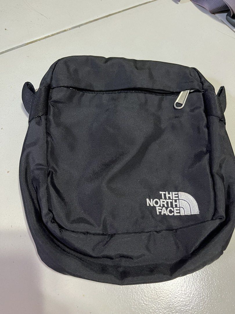The North Face Convertible Shoulder Bag Black (Category: Sling Bags) located in Valenzuela. Submitted by jffrymnd (Listing ID 1430072579, Image 1). Description: Used a few times and was kept in storage since then RFS - decluttering.
