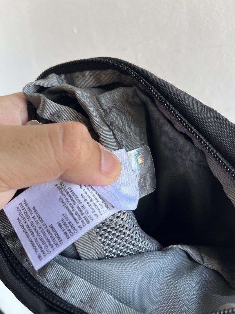The North Face Convertible Shoulder Bag Black (Category: Sling Bags) located in Valenzuela. Submitted by jffrymnd (Listing ID 1430072579, Image 3). Description: Used a few times and was kept in storage since then RFS - decluttering.