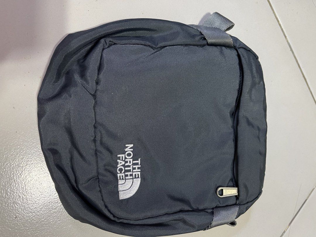The North Face Convertible Shoulder Bag Gray (Category: Sling Bags) located in Valenzuela. Submitted by jffrymnd (Listing ID 1430072898, Image 1). Description: Used once RFS- Decluttering.