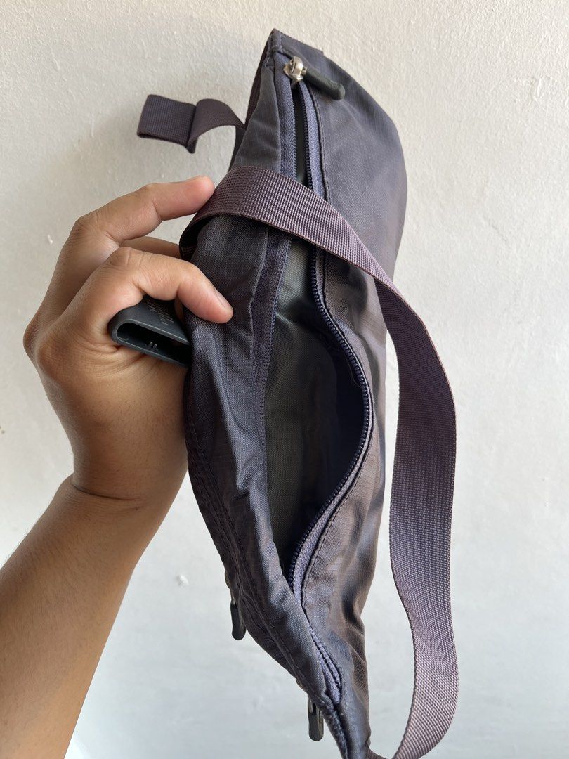 The North Face Waist Bag (Category: Belt bags, Clutches and Pouches) located in Valenzuela. Submitted by jffrymnd (Listing ID 1430070139, Image 2). Description: Lightly used TNF waist bag Seldom used Bought from TNF Japan RFS-Decluttering .