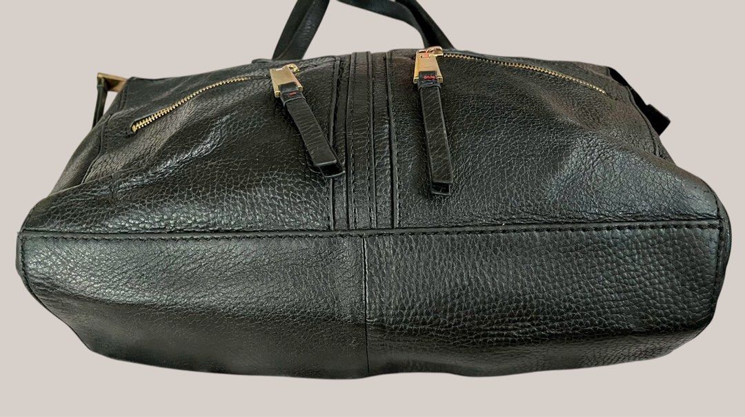 Tommy Hilfiger Black Leather Tote Bag (Category: Tote Bags) located in Pasig City. Submitted by zen_it_all (Listing ID 1422754807, Image 3). Description: - Tommy Hilfiger black leather tote bag - Two front zippered pockets - Top zipper closure - Navy fabric lining with red trim - Interior pocket with Tommy Hilfiger label - Gold-toned hardware - Dual top handles -plus sf -no rush shipping .