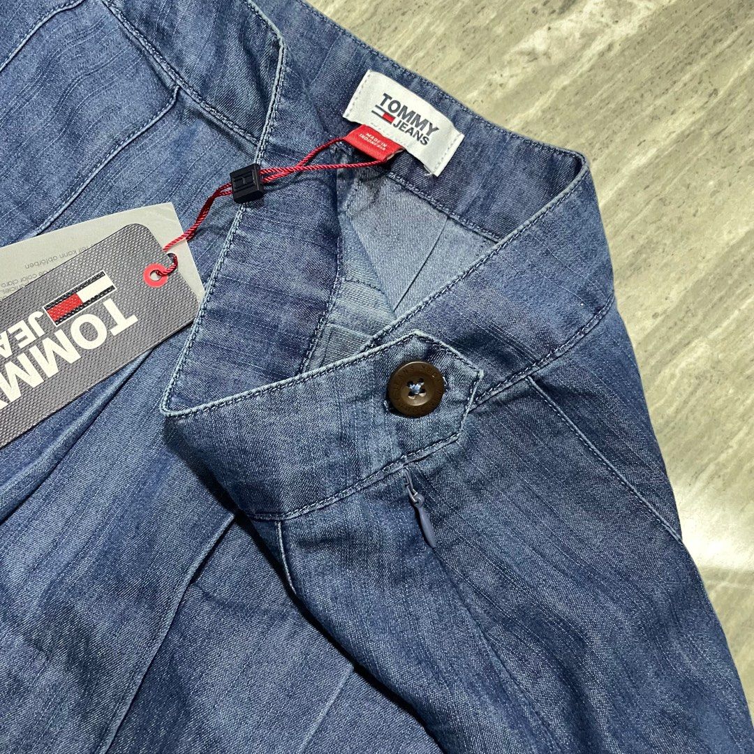TOMMY HILFIGER Denim Pleated Mini Skirt (Category: Skirts) located in Manila. Submitted by ffranchesca (Listing ID 1430129310, Image 2). Description: .