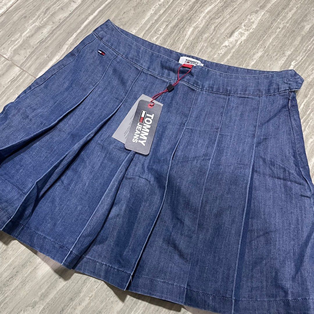 TOMMY HILFIGER Denim Pleated Mini Skirt (Category: Skirts) located in Manila. Submitted by ffranchesca (Listing ID 1430129310, Image 1). Description: .