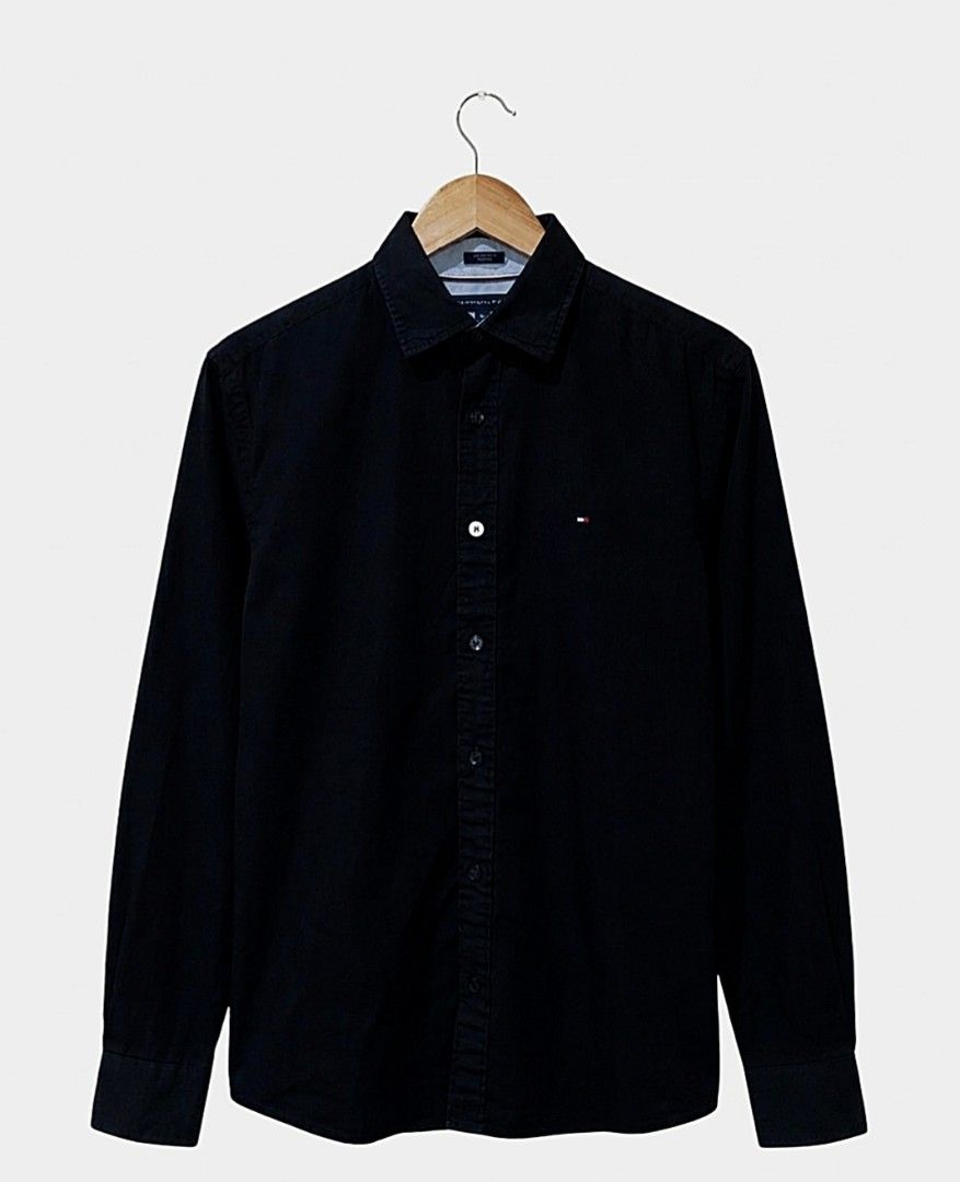 Tommy Hilfiger Long Sleeve Shirt (Category: Tshirts & Polo Shirts ) located in Saravia. Submitted by foundandfavedbcd (Listing ID 1430200352, Image 1). Description: Width:21 Length:27.