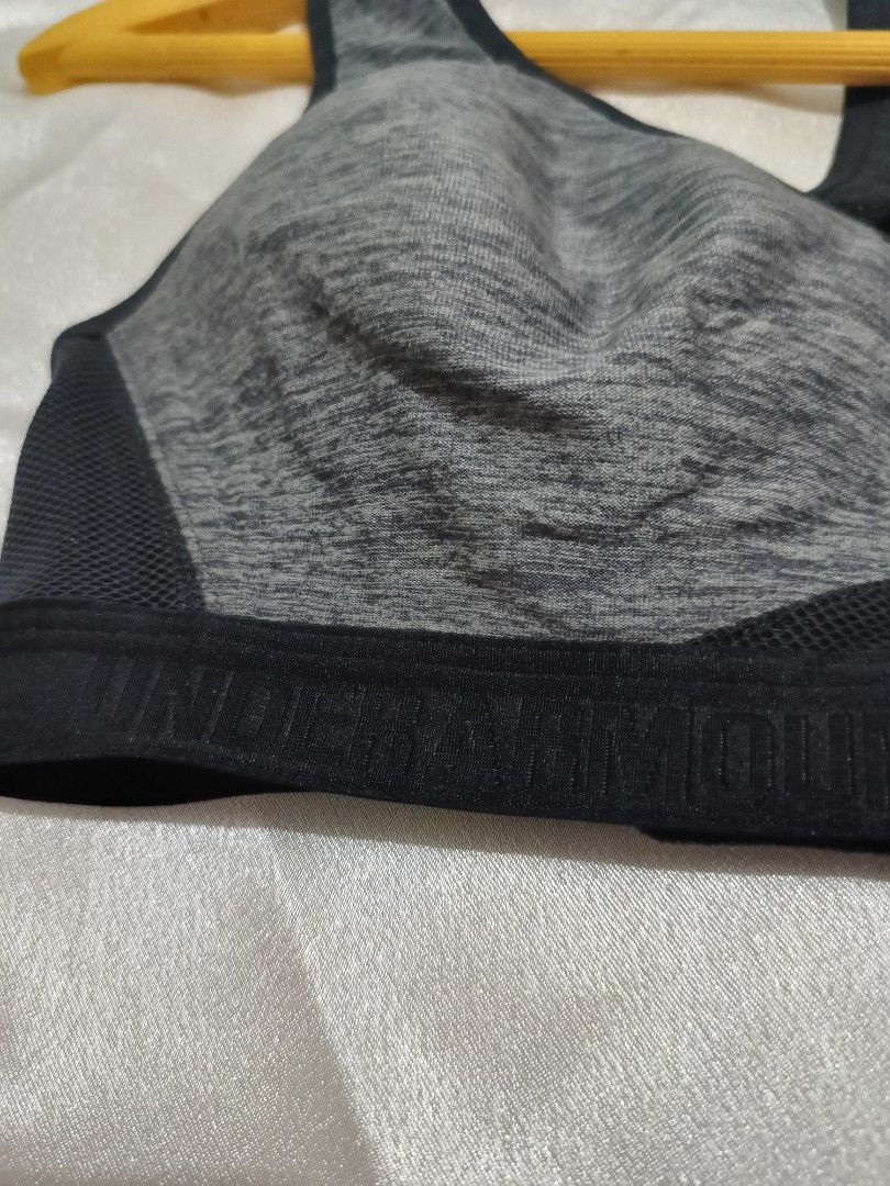Under Armour Sports Bra (Category: Activewear) located in Bago City. Submitted by cossacloset (Listing ID 1430063692, Image 2). Description: Under Armour sports bra features a racerback design for enhanced mobility. It has a gray and black color scheme. The back has a hook-and-eye closure for an adjustable fit. Best fits xs-s. Padded. .