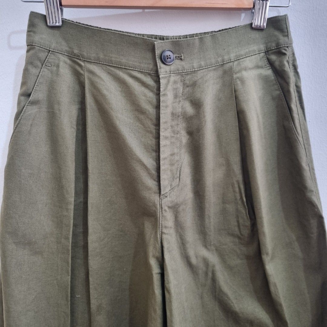 Uniqlo Culottes - Olive Green (Category: Other Bottoms) located in Manila. Submitted by hellostreetmarket_ (Listing ID 1430038963, Image 3). Description: Decluttering. Lowballers won't be entertained..