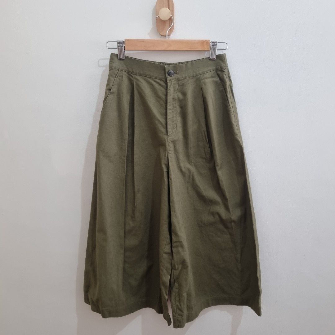 Uniqlo Culottes - Olive Green (Category: Other Bottoms) located in Manila. Submitted by hellostreetmarket_ (Listing ID 1430038963, Image 2). Description: Decluttering. Lowballers won't be entertained..