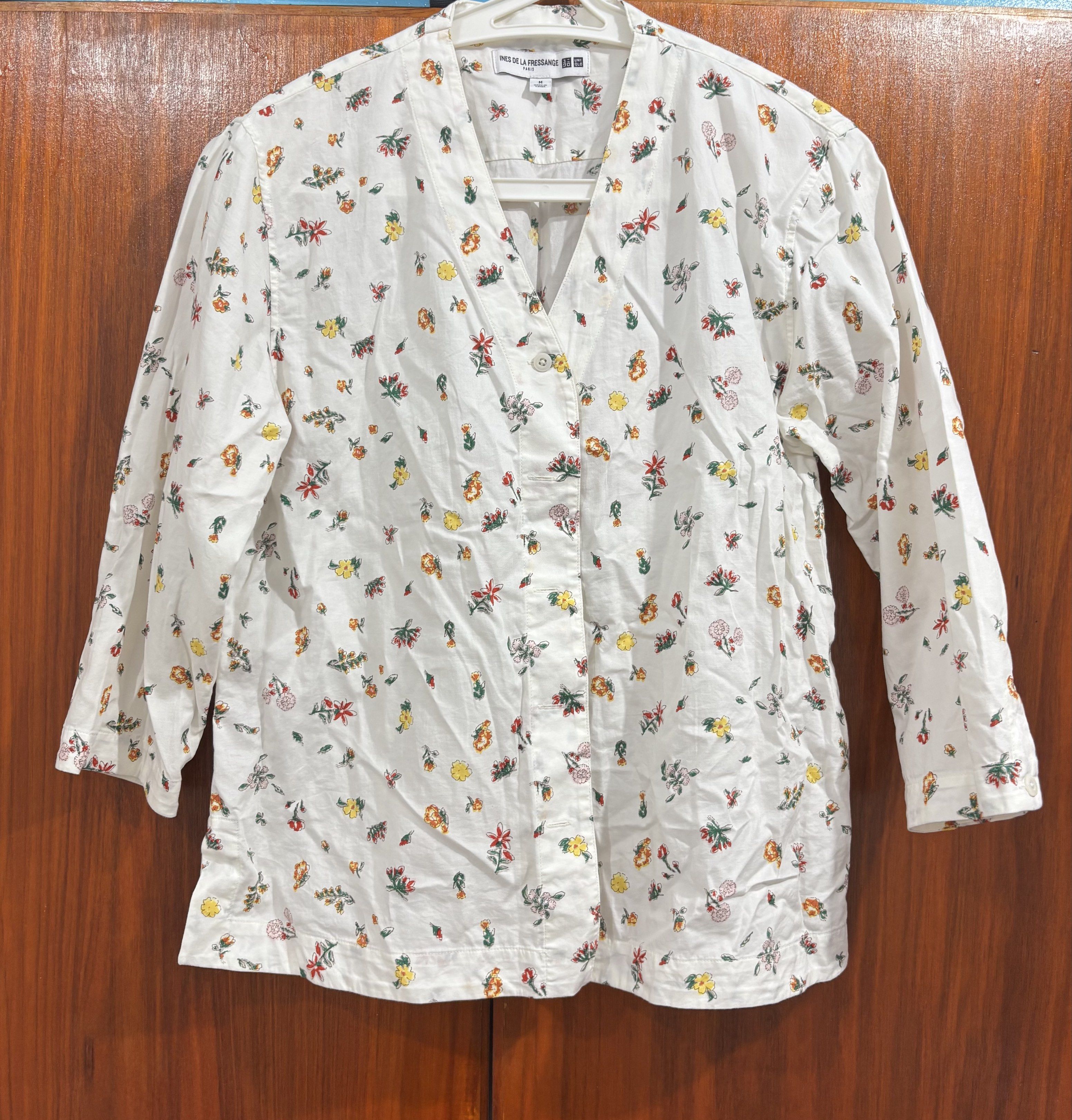 Uniqlo Floral Blouse (Category: Blouses) located in Taytay. Submitted by oreomatcha (Listing ID 1430175754, Image 2). Description: In collaboration with Ines de la Fressange Price is negotiable .