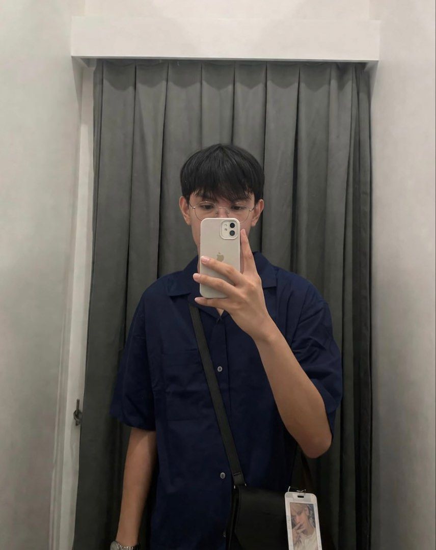 UNIQLO J+ Navy Blue Polo (Category: Formal Shirts) located in Bacoor. Submitted by dxvxd (Listing ID 1427850000, Image 3). Description: J+ is uniqlo’s popular collaboration with Legendary designer Jil Sander who continues to define the global modern uniform, giving it meaning and purpose for today. this navy blue polo is an effortlessly expensive looking statement piece. a staple that moves seamlessly from casual to refined.