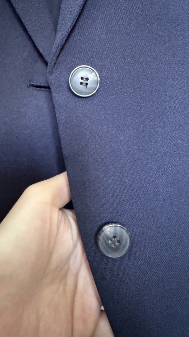 Uniqlo Miracle Air Blazer - Navy Size S (Category: Coats, Jackets and Outerwear) located in Paranaque City. Submitted by allymadamba (Listing ID 1430143300, Image 2). Description: Worn twice — great for tropical summers. I needed a warmer coat. Bought for 2990.