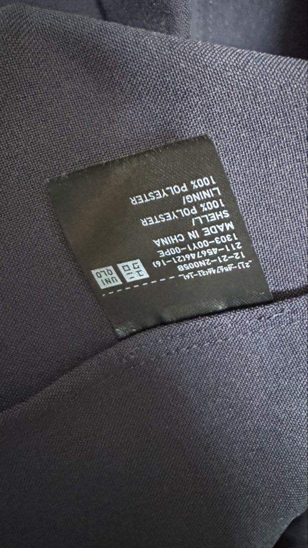 Uniqlo Miracle Air Blazer - Navy Size S (Category: Coats, Jackets and Outerwear) located in Paranaque City. Submitted by allymadamba (Listing ID 1430143300, Image 3). Description: Worn twice — great for tropical summers. I needed a warmer coat. Bought for 2990.