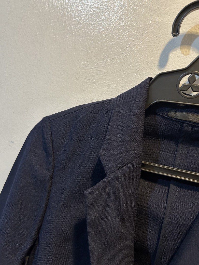 Uniqlo Miracle Air Jacket (Set Up) - Navy (Category: Coats, Jackets and Outerwear) located in Taguig. Submitted by idkjadah (Listing ID 1430134372, Image 3). Description: DECLUTTERING PRE-LOVED CLOTHES Miracle Air Jacket (Set Up) Size: Small OG Price: 2,990.00 Selling for only 2,000.00 📍SM TAYTAY sf c/o buyer.