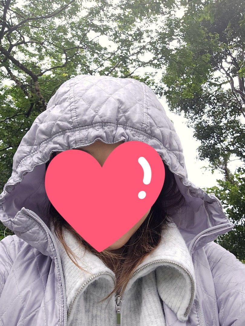 Uniqlo Quilted Jacket with Hood (Category: Coats, Jackets and Outerwear) located in Pasig City. Submitted by chinitafrommanila (Listing ID 1429215723, Image 3). Description: - Uniqlo jacket - Size: M - Quilted design - Hood with adjustable drawstrings - Full zipper closure - Lightweight material - Solid color - Inner lining visible.