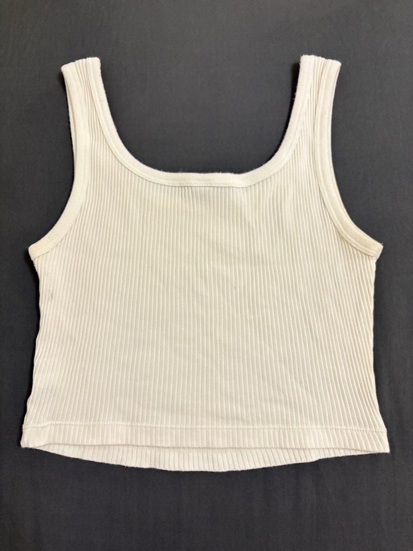 Uniqlo Ribbed White Tank Top (Category: Sleeveless) located in Makati City. Submitted by rinadeclutters (Listing ID 1430125011, Image 2). Description: 💌 Please message before buying! - brand: Uniqlo - colour: white - ribbed material - has some sweat stains (see last picture) 😅 - a bit off lint, but can be shaved off - size: small 💰 MOP: GCash or bank transfer 📦 Shipping fee will be shouldered by buyer.