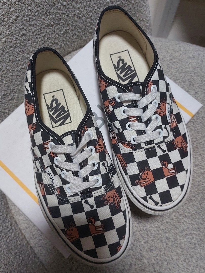 Vans Checkerboard Dog Print Sneakers (Category: Sneakers) located in Malabon City. Submitted by ynaboomboom (Listing ID 1430031010, Image 3). Description: VANS size 6.5 US used few times only veey good condition needs cleaning (nakastock na lang) 📍 Malabon delivery via lalamove/grab c/o buyer.