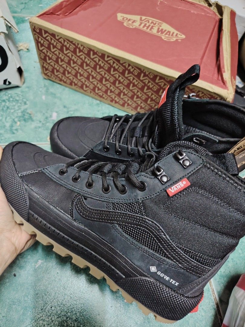 Vans MTE-1 Gore-Tex Boots Black damage box, Men's Fashion, Footwear ...