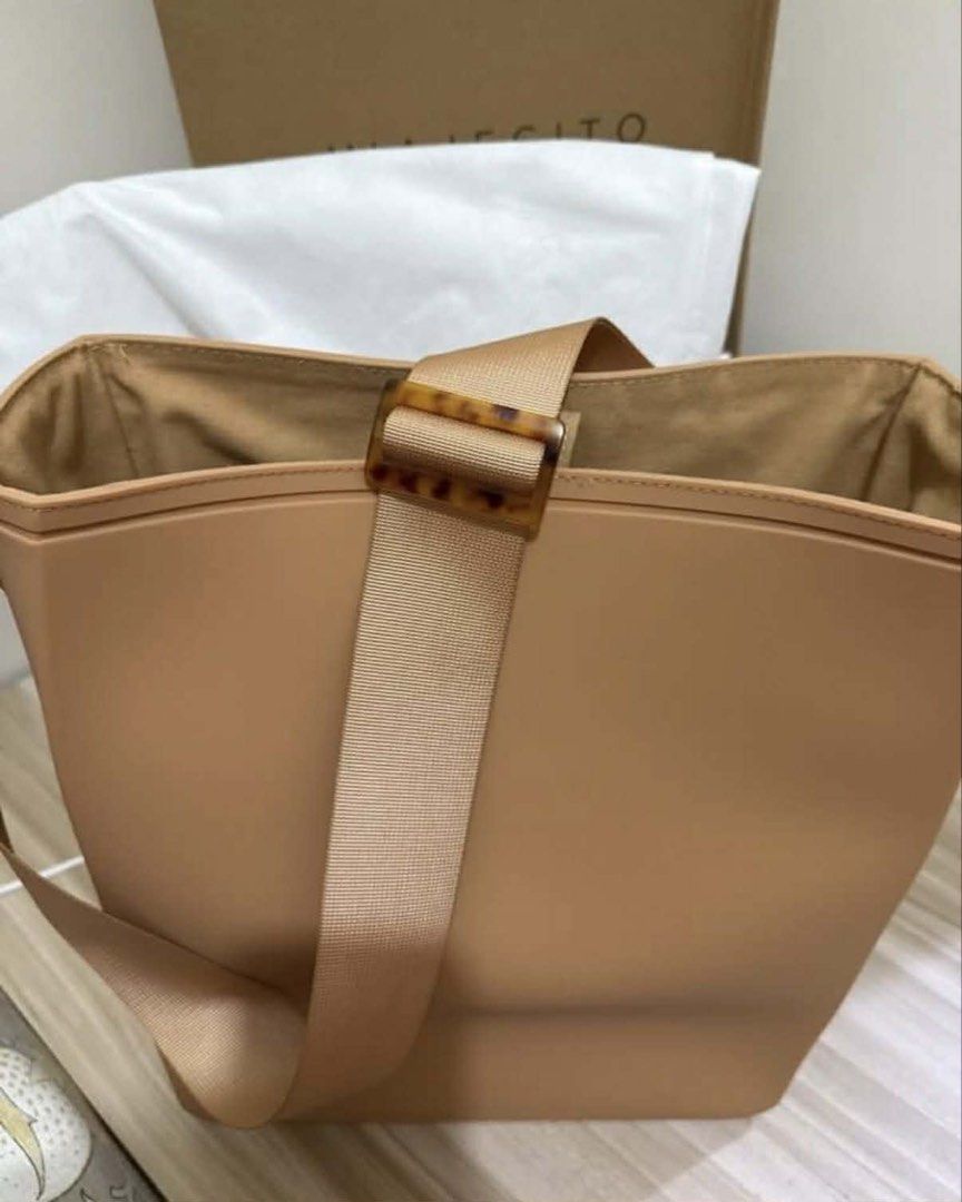 Viejecito Silicone Tote Bag (Category: Tote Bags) located in Paranaque City. Submitted by thriftclothing101 (Listing ID 1430204063, Image 3). Description: .