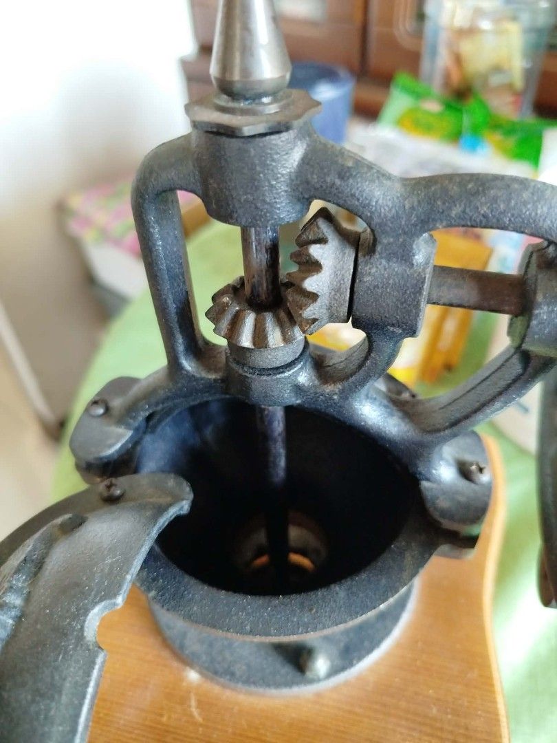 Vintage Hand Crank Coffee Grinder (Category: Coffee Machines & Makers) located in Makati City. Submitted by meowmyella (Listing ID 1430043481, Image 2). Description: Vintage hand crank coffee grinder features a cast iron body and a wooden base. It has a crank handle and a small drawer for collecting ground coffee. It's a charming addition to any kitchen or coffee enthusiast's collection. Selling for PHP 1,000 only! ‼️missing coffee dispenser BUT 