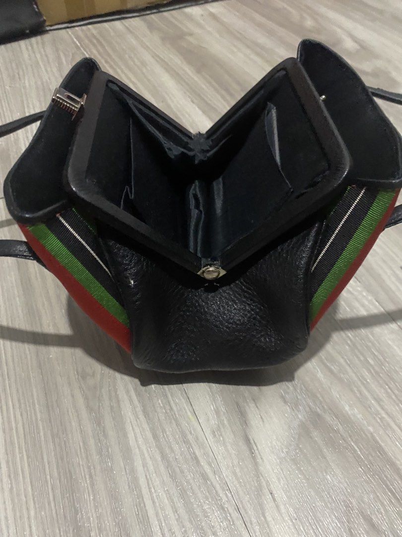 Vintage Handbag with Striped Design (Category: Luxury Bags & Wallets) located in Valenzuela. Submitted by chimera.111 (Listing ID 1430130707, Image 2). Description: Hand bag from Japan Not sure about the brand since there’s no tags but the quality is really nice Issues if any are seen in the pic.