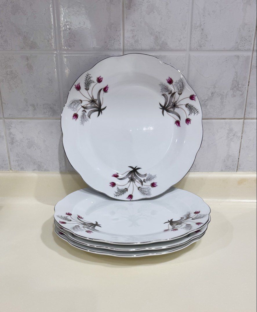 Vintage White Porcelain Plates (4pcs)