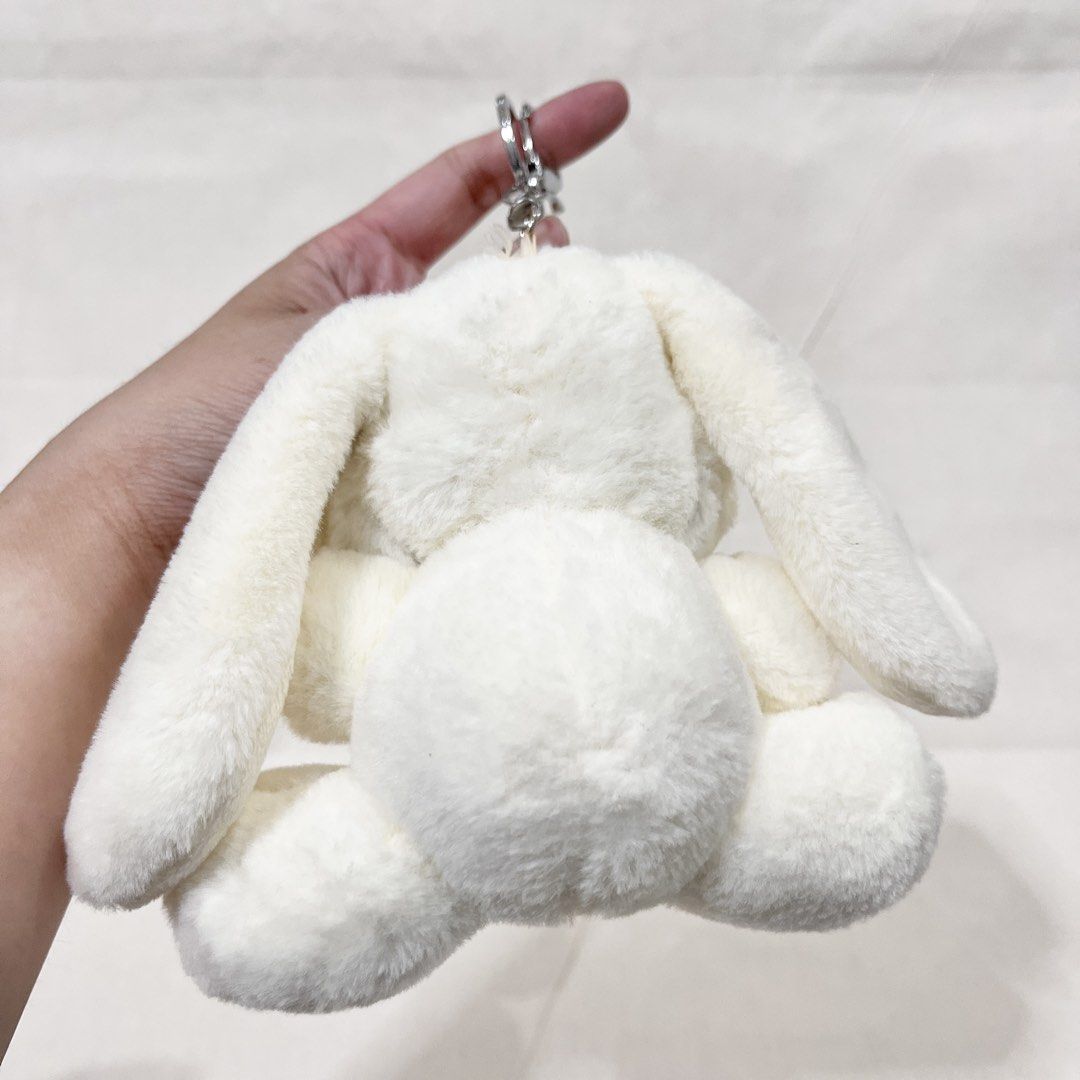 White Chubby Bunny Stuffed Toy Keychain (Category: Plushies & Soft Toys) located in Antipolo. Submitted by aristocath (Listing ID 1430172314, Image 3). Description: ✅ Like new and no flaws ✅ Not branded but very good quality! ✅ Cute and pansinin on bags ✨ ☺️ Please feel free to make an offer! Payment options: ❤️ Cash on Delivery thru LBC door to door (min. COD amt of Php100) ❤️ Pay first with SF thru GCash.