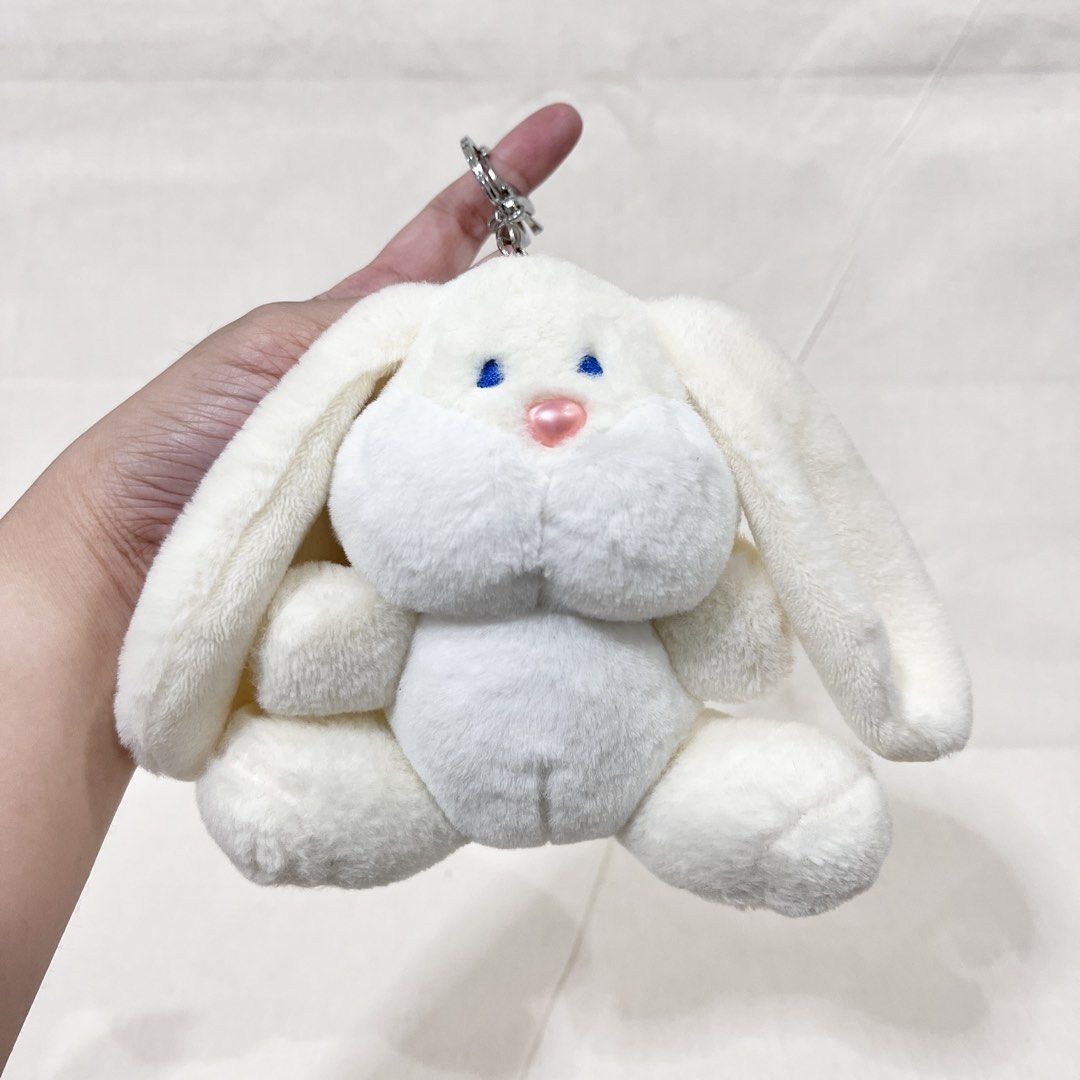 White Chubby Bunny Stuffed Toy Keychain (Category: Plushies & Soft Toys) located in Antipolo. Submitted by aristocath (Listing ID 1430172314, Image 1). Description: ✅ Like new and no flaws ✅ Not branded but very good quality! ✅ Cute and pansinin on bags ✨ ☺️ Please feel free to make an offer! Payment options: ❤️ Cash on Delivery thru LBC door to door (min. COD amt of Php100) ❤️ Pay first with SF thru GCash.
