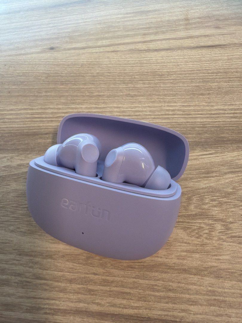 wireless earphones418689186152458240