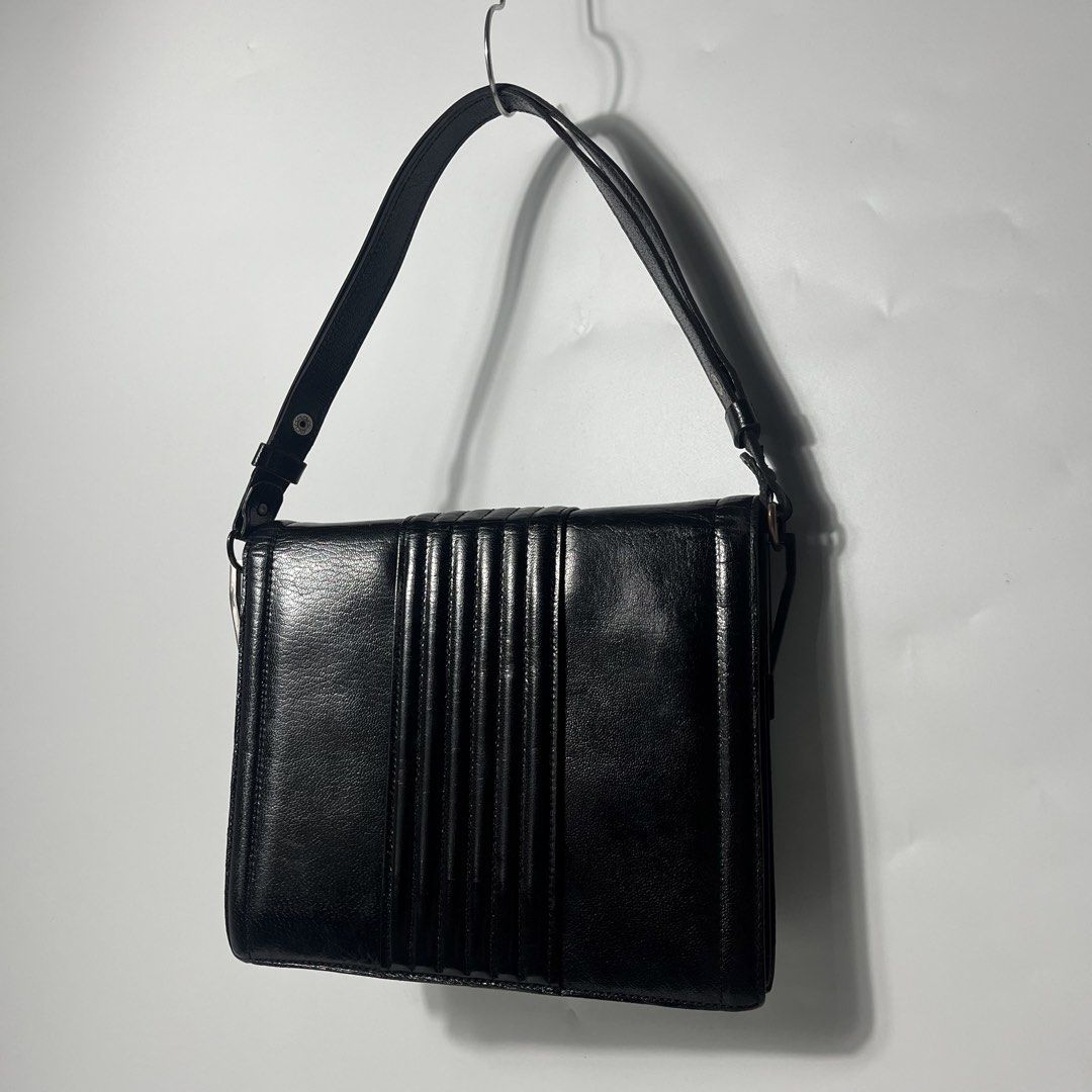 YVES SAINT LAURENT Vintage Leather Shoulder Bag (Category: Luxury Bags & Wallets) located in Bulacan. Submitted by vanitylab (Listing ID 1430114671, Image 2). Description: 9 W x 71/2 L.