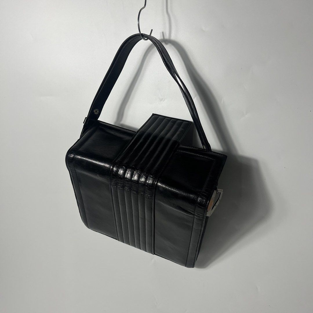 YVES SAINT LAURENT Vintage Leather Shoulder Bag (Category: Luxury Bags & Wallets) located in Bulacan. Submitted by vanitylab (Listing ID 1430114671, Image 3). Description: 9 W x 71/2 L.