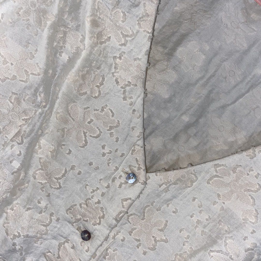 Zara Floral Puff Sleeve Blouse (Category: Blouses) located in Iligan City. Submitted by dddbq (Listing ID 1430197946, Image 2). Description: Wore once only.