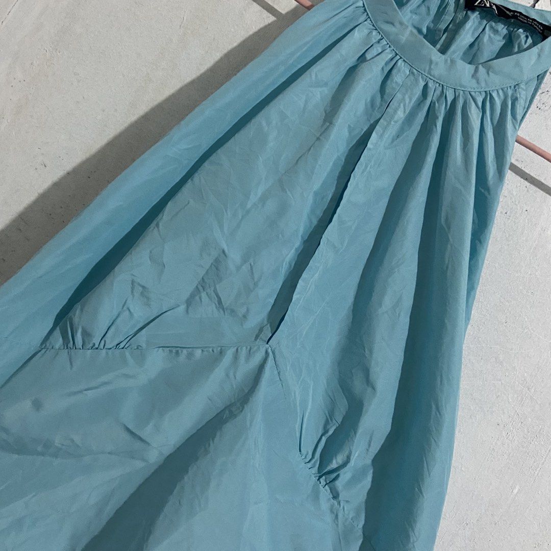 Zara Halter Top - XS (Category: Sleeveless) located in Iligan City. Submitted by dddbq (Listing ID 1430198066, Image 2). Description: Can fit up to small.