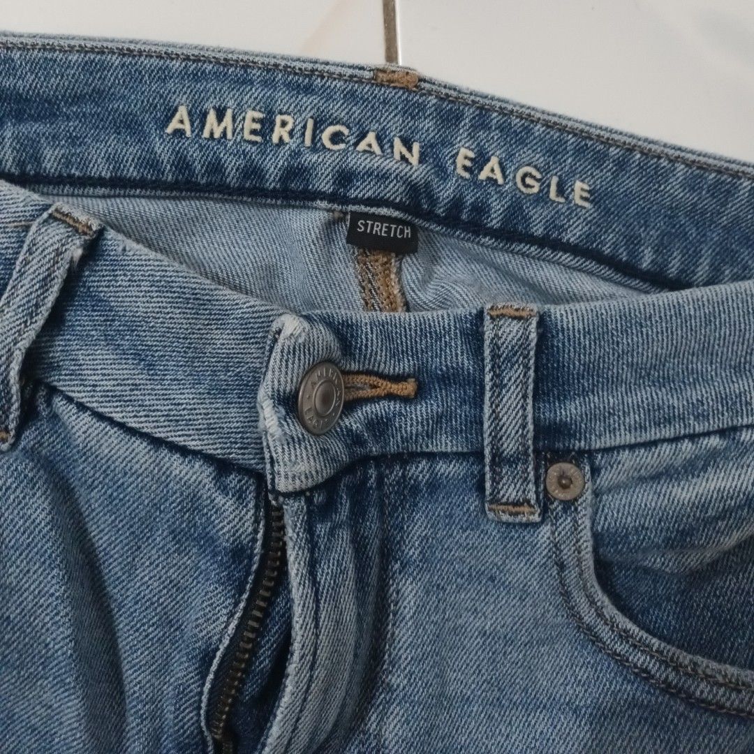 American Eagle Mom Jeans (Category: Jeans) located in Manila. Submitted by ndmc_ (Listing ID 1430325465, Image 2). Description: American Eagle Stretch Mom Jeans Size 6 (Waist 28).